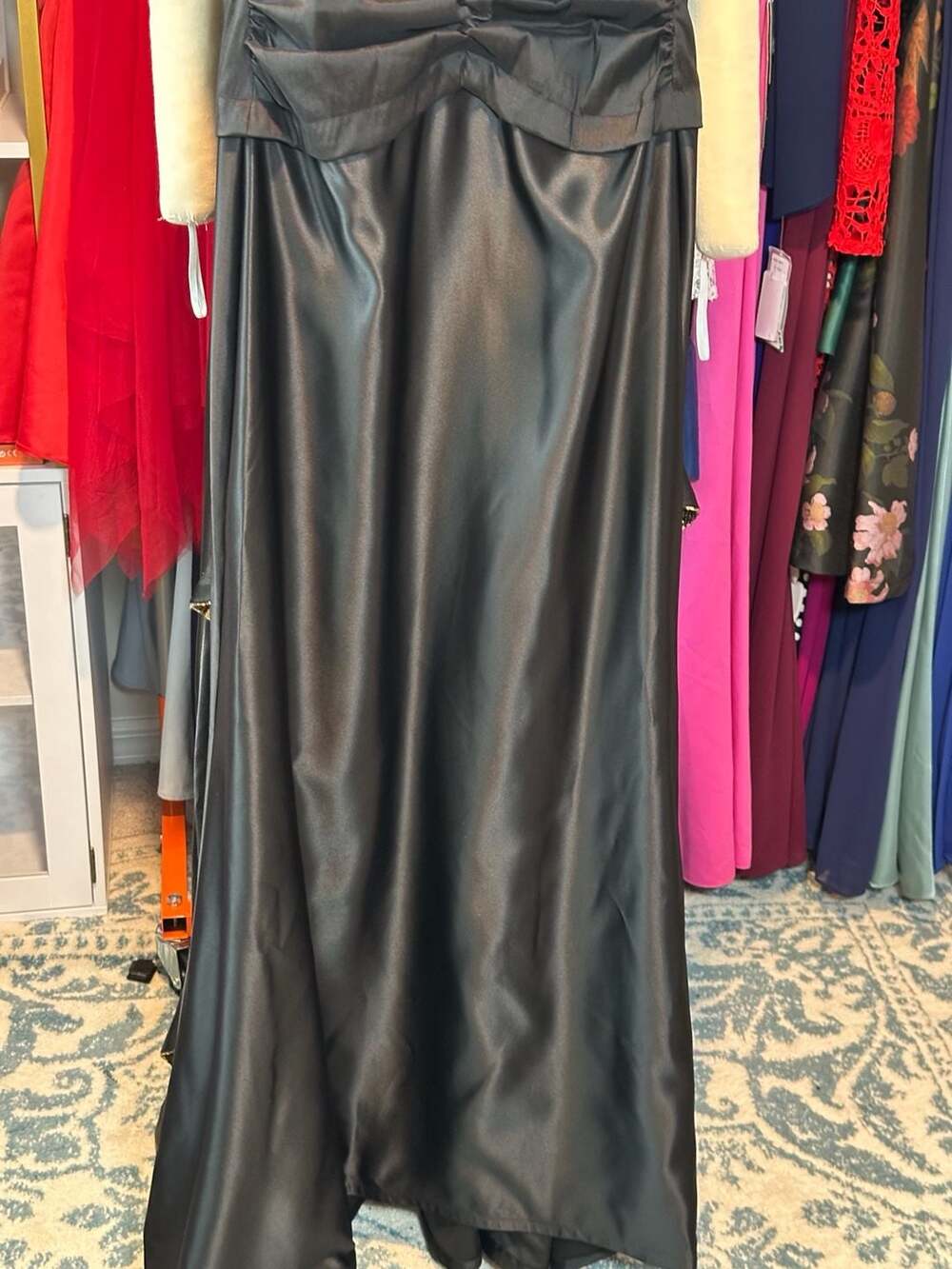 Tadashi Black Satin Sleeveless Ruched V-Neck Collared Formal Evening Gown - Picture 4 of 7